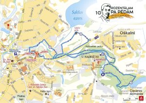 Detalizēta Saldus pilsētas karte ar 6 km Rozentāla skrējiena distanci, kas virzās gar Cieceres upes krastiem, caur Kalnsētas parku un atpakaļ uz centru. Kartē atzīmēti starta un finiša punkti, reģistrācijas vieta, parki, izglītības iestādes un tuvākie pilsētas orientieri.